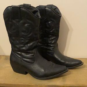 🖤 Black Cowboy Boots